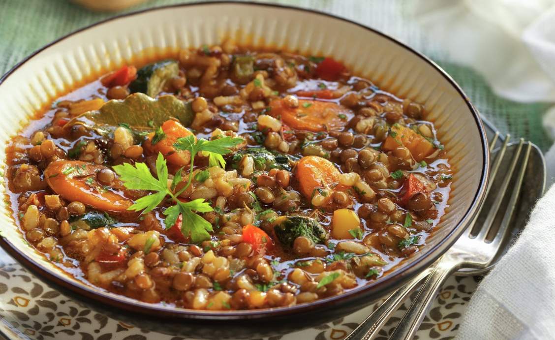 lentejas con soja texturizada, verduras y arroz